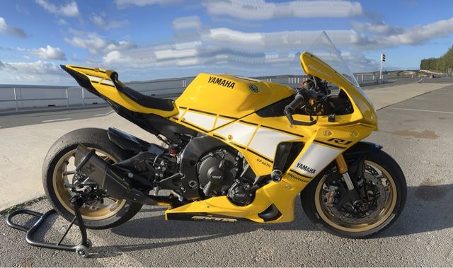 kit fibra carbono chasis + basculante r1 mt10