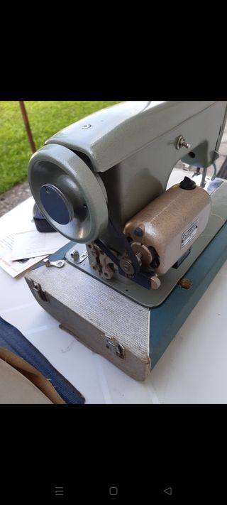 Macchina da cucire elettrica vintage