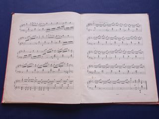 ANTIGUO LIBRO DE PARTITURAS DE OBRAS VARIAS