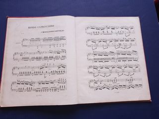 ANTIGUO LIBRO DE PARTITURAS DE OBRAS VARIAS