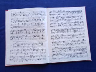 ANTIGUO LIBRO DE PARTITURAS DE HAYDN