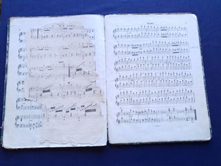 ANTIGUO LIBRO DE PARTITURAS DE BONAMICI