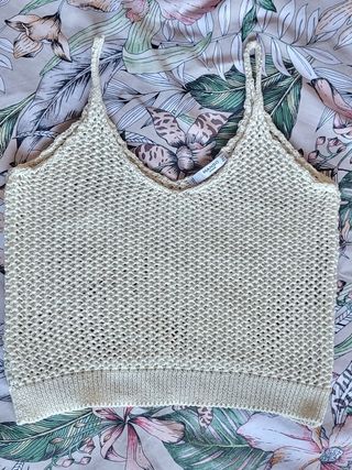 Top punto tipo croché, blanco roto, talla S