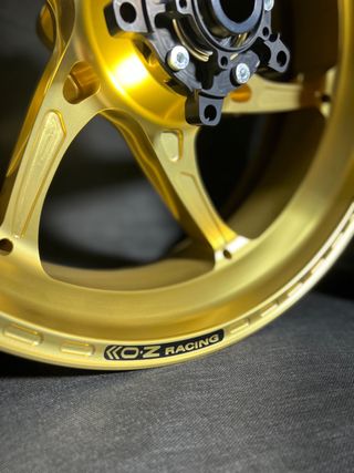 Juego Llantas Oz para Yamaha r1 r6 2017 +