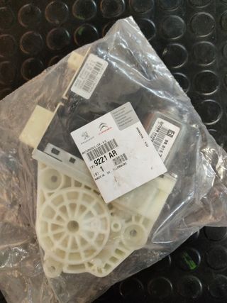 Motor elevalunas  Ciroen C4 9221AR