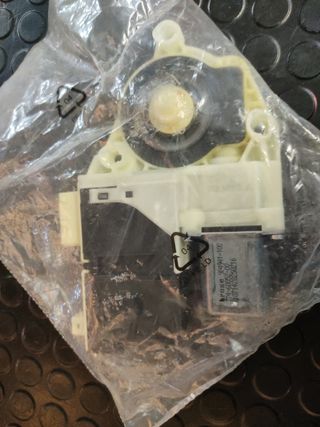 Motor elevalunas  Ciroen C4 9221AR