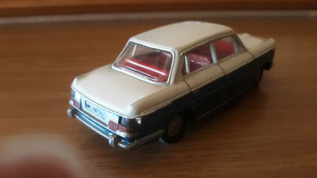 Dinky Toys  BMW 2000