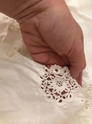 Corpiños antiguos con puntilla.