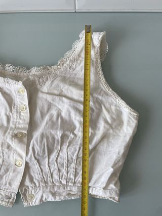 Corpiños antiguos con puntilla.