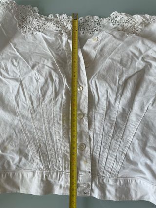 Corpiños antiguos con puntilla.