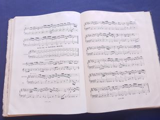 ANTIGUO LIBRO DE SOLFEO DE MORÉ Y GIL