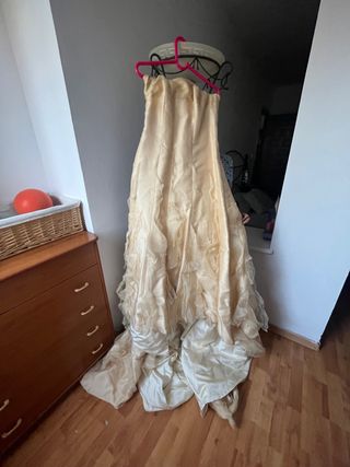 vestido de novia hanibal laguna y torera