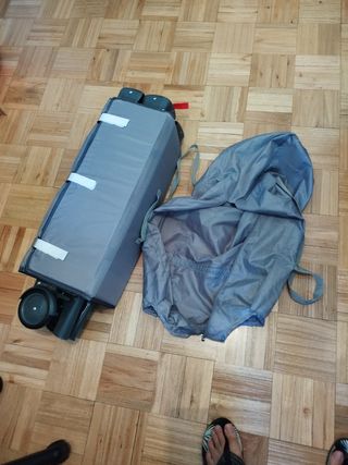 Cuna de viaje y colchón