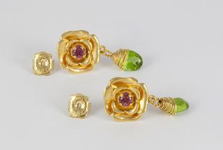 Pendientes Tous en oro amarillo 18k con piedras na