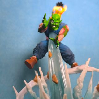 FIGURA DE COLECCIÓN GOKU VS PICCOLO