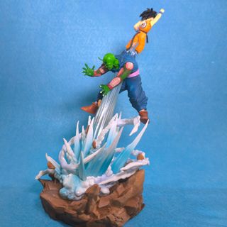 FIGURA DE COLECCIÓN GOKU VS PICCOLO