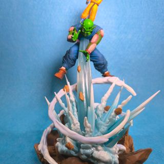 FIGURA DE COLECCIÓN GOKU VS PICCOLO
