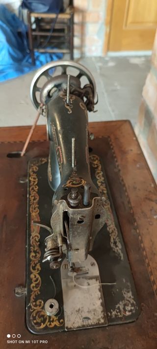 Maquina de coser antigua