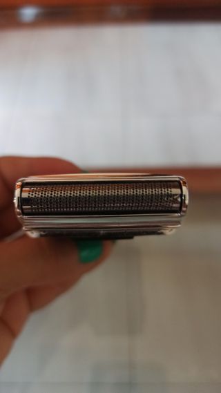 Afeitadora eléctrica de viaje.