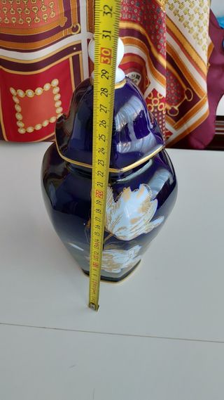 Antiguo jarrón en muy fina porcelana deManises