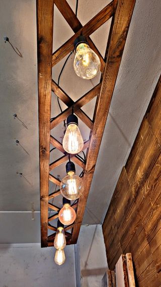 Lampadario a sospensione in legno