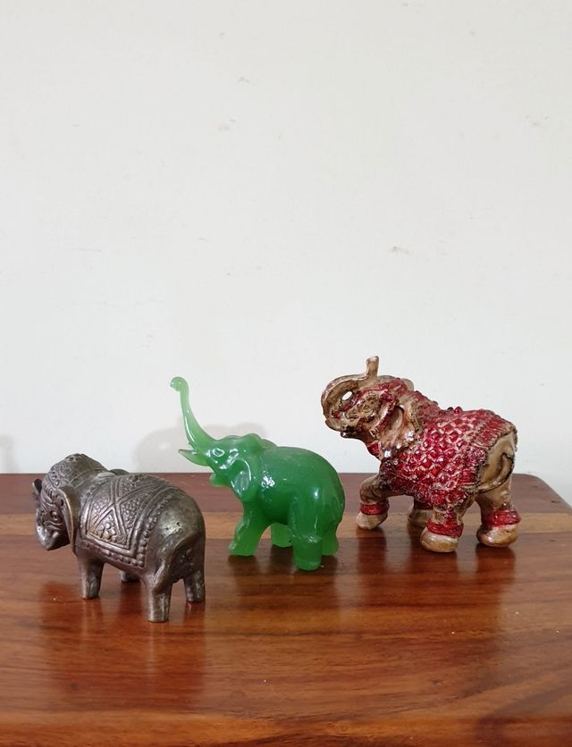 2 ELEFANTES DE PORCELANA, BRONCE