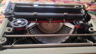 Maquina escribir Olivetti Dora