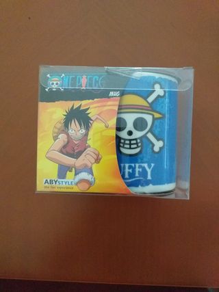 Taza One Piece Luffy y emblema.