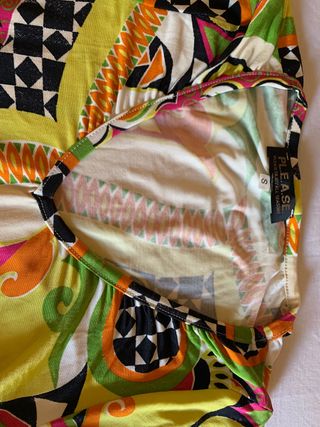 camiseta multicolor con mucho estilo