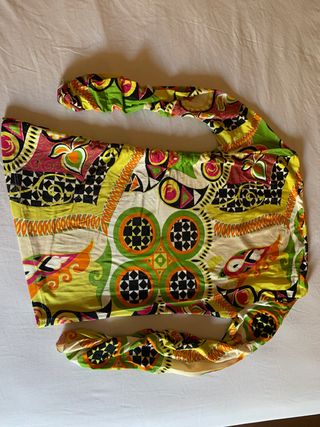 camiseta multicolor con mucho estilo