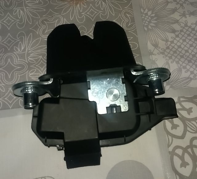 Cerradura portón trasero Skoda Fabia II