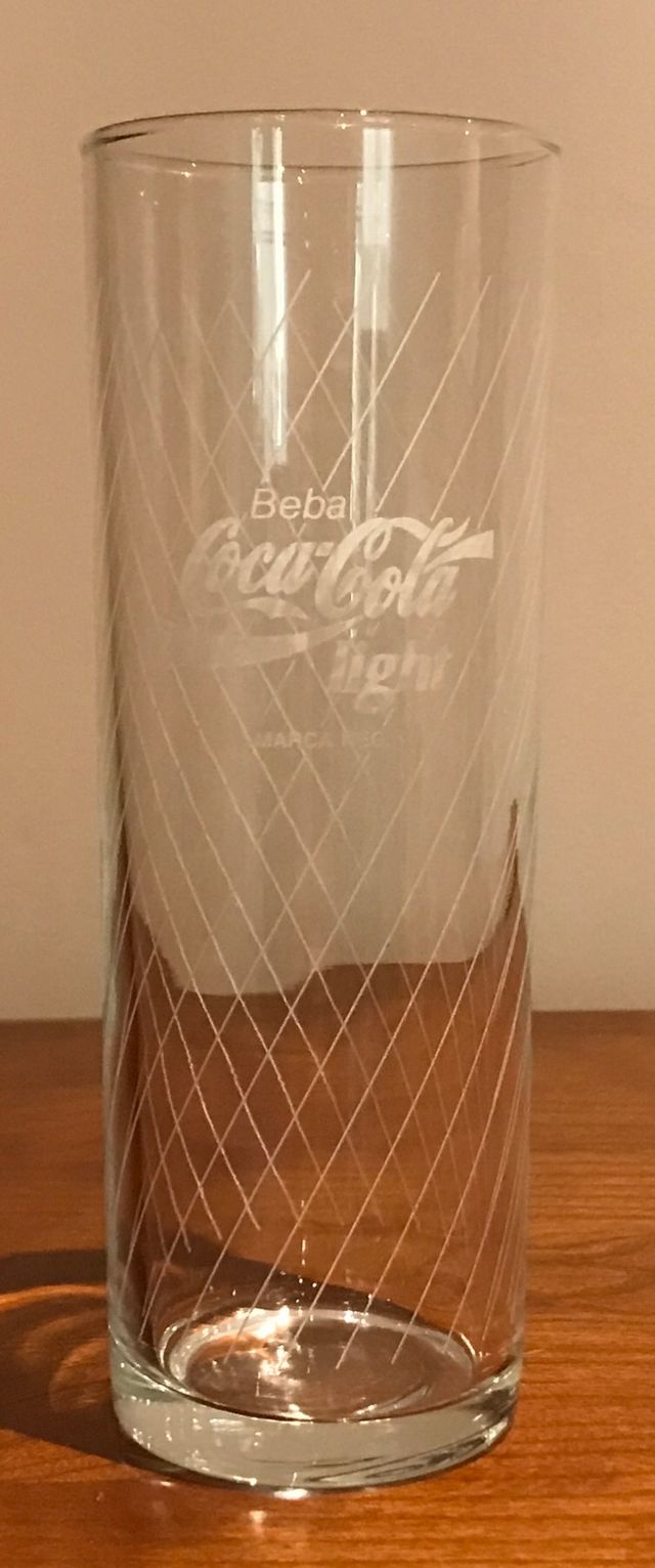 1 vaso de Coca-Cola  Coke Light, formato tubo coke