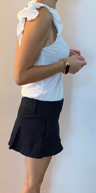 Falda corta negra vaquera con bolsillos