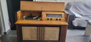 Tocadiscos - radio antiguo