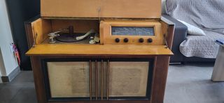 Tocadiscos - radio antiguo