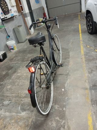 Bicicleta antigua holandesa