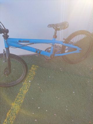 Bicicleta BMX azul 