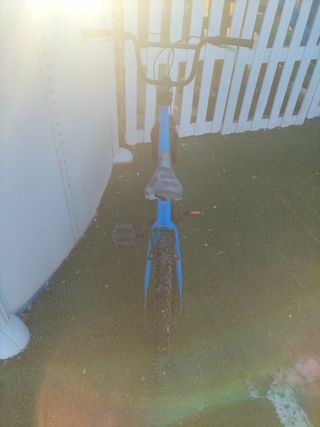 Bicicleta BMX azul 