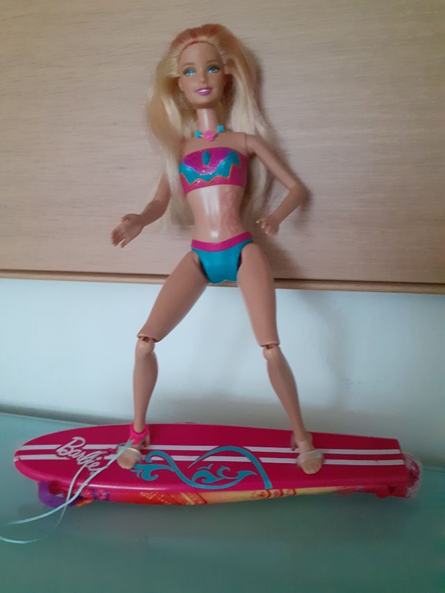Muñeca BARBIE sirena y surfista de segunda mano por 15 EUR en