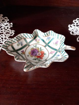 portaoggetti forma foglia in ceramica