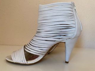 Sandalias blancas cómodas