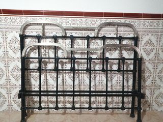 Cabecero y piecero antiguos