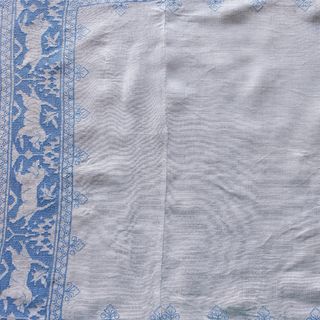 Centrotavola ricamato a mano in cotone