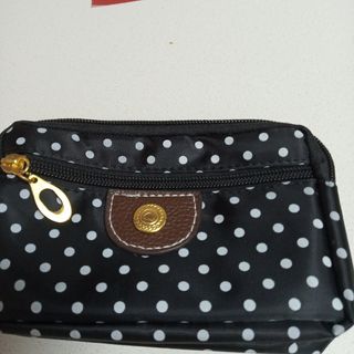 Bolsito mano, 5 bolsillos.