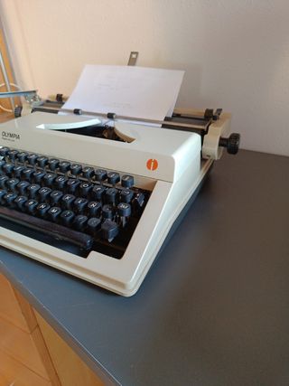 Máquina de escribir Olympia