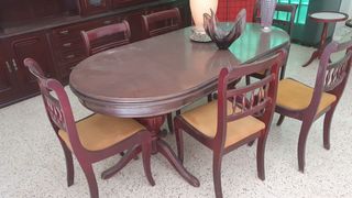 Mesa de comedor y 6 sillas a juego