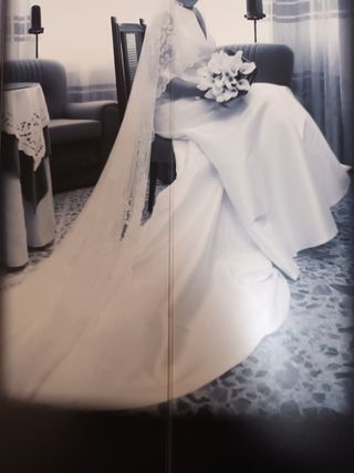 Vestido del Diseñador Pepe Botella
