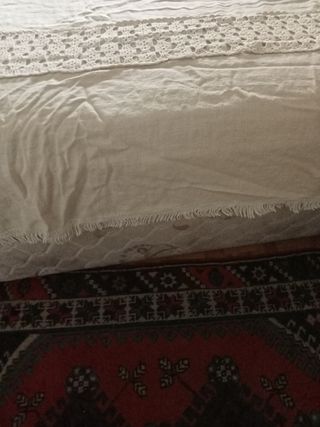Colcha de tela para cama de 135 cm.