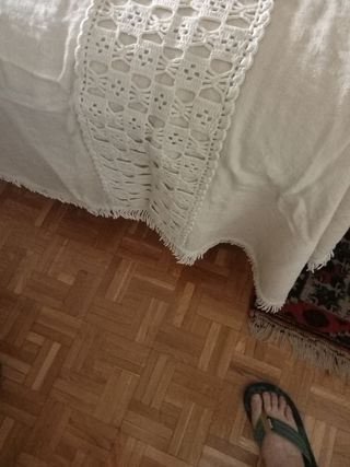Colcha de tela para cama de 135 cm.