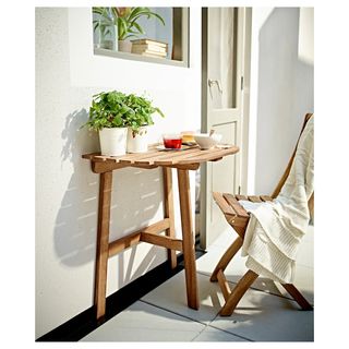 Mesa y sillas jardin